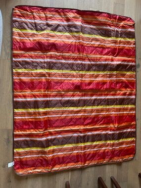 Avon Portable Picnic Blanket 100% Polyester Padded